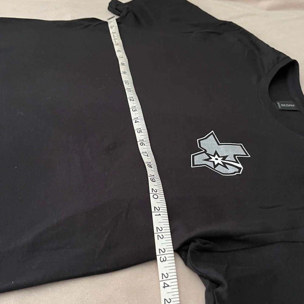 EUC GILDAN SAN ANTONIO SPURS T-Shirt - Picture 8 of 10